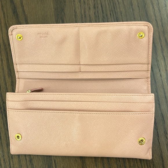 Prada wallet pre-loved in great condition pink with authentication certificates - Picture 3 of 17